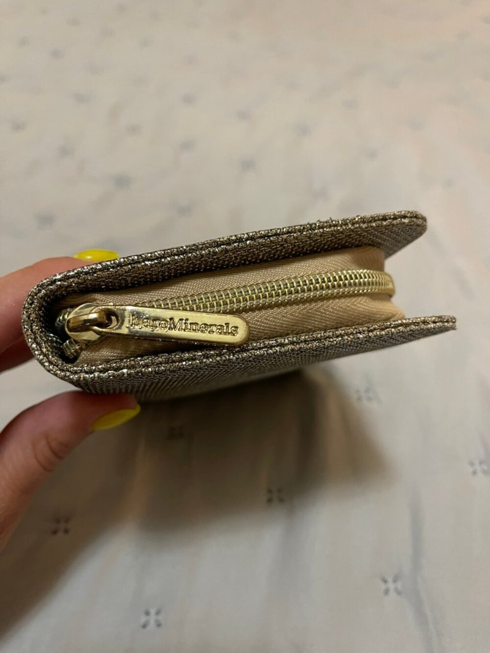NWOT bareMinerals Gold Glitter Travel Makeup Organizer Bag - Picture 3 of 9